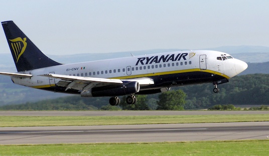 Ryanair fa dietrofront: ok alle sigarette elettroniche in aereo