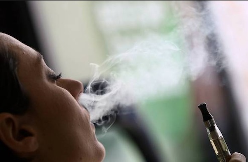 Vapore e fumo passivo a confronto: due nuove ricerche premiano la sigaretta  elettronica